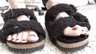 Toe Fetish - Toes Wiggling Black Fur Slippers Part 11