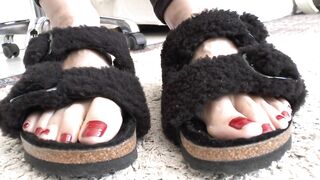 Toe Fetish - Toes Wiggling Black Fur Slippers Part 11